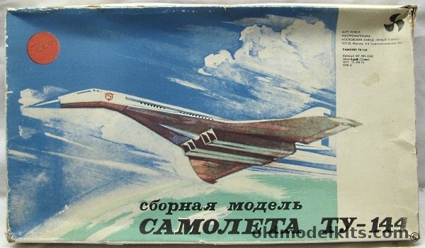 Yunyj Tyechinik 1/100 Tupolev Tu-144 Supersonic Transport plastic model kit